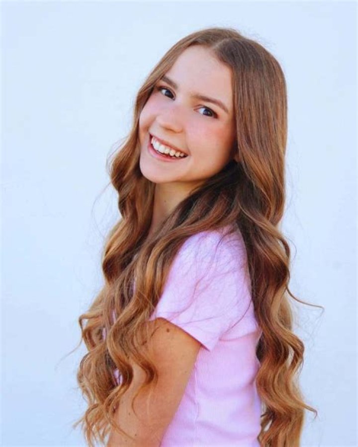 Anna McNulty Biography Wiki, Age, Boyfriend, Height, Net Worth, Career