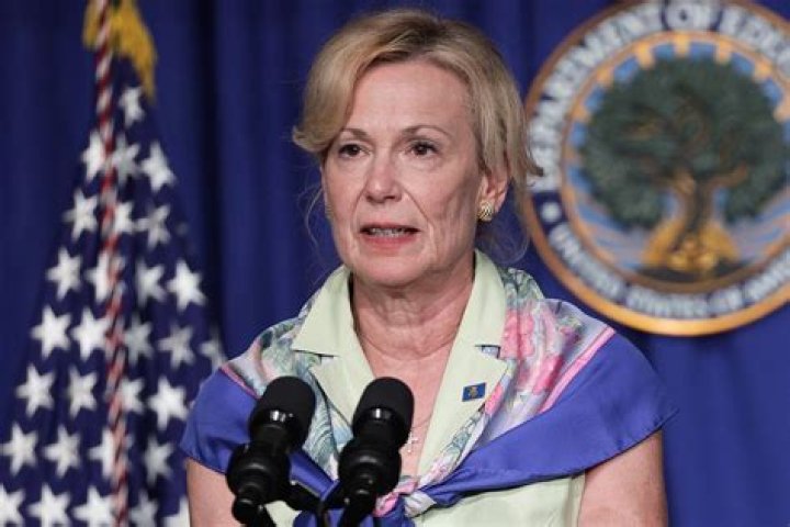 calls out Dr. Birx She shied away