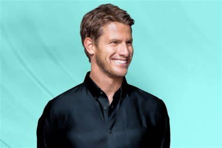 Daniel Tosh Net worth, Age Kids, Weight, BioWiki, Wife 2023 The