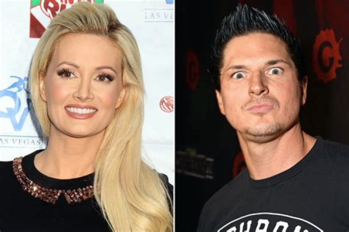 Holly Madison Is Dating Ghost Adventures Star Zak Bagans 4 Months After