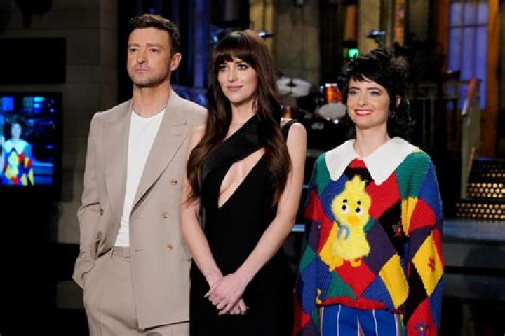How much do SNL hosts get paid? The US Sun