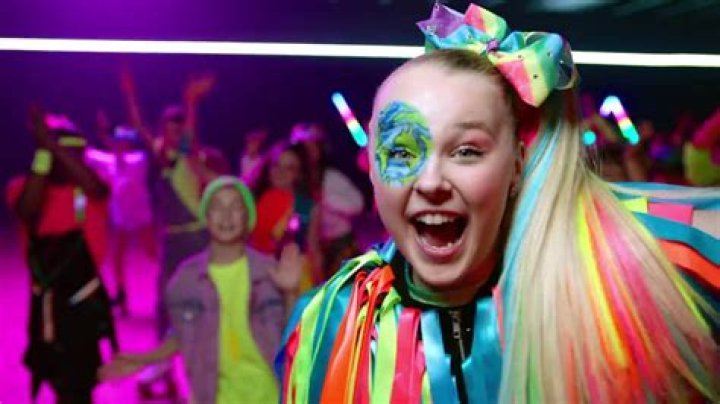 JoJo Siwa's Age & Height How Old & Tall Is She?