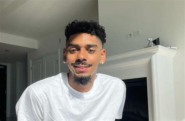 Julian Corrie Broadus Ig