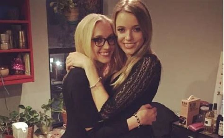 Kat Timpf Sister, Net Worth, High School, Salary, Married, Parents, Husband