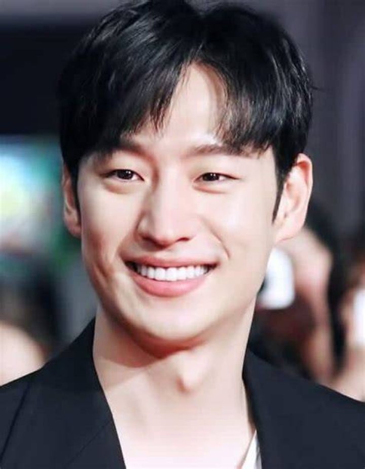 Lee Jehoon Age, Net Worth, Wife, Family and Biography (Updated 2023
