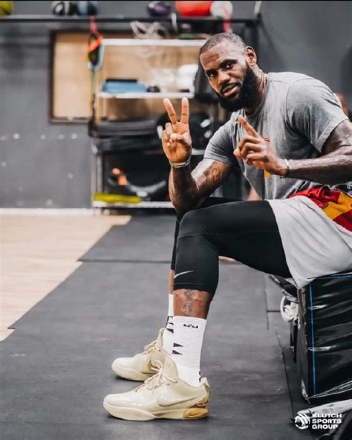 Look LeBron James' Wife's Outfit Went Viral Last Night The Spun
