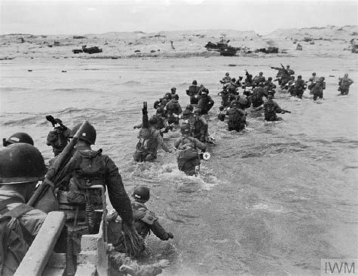 [Photo] Allied Forces come ashore during the invasion of Sicily, July