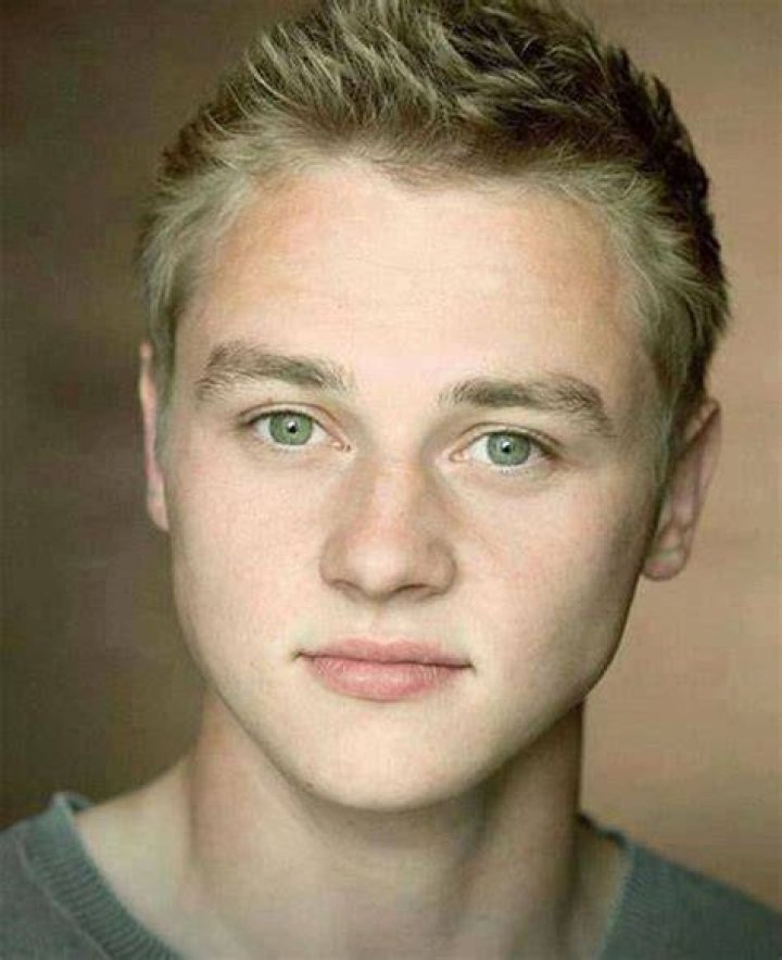 Pin by Terryvg on Ben hardy Family portraits, Ben hardy, Portrait