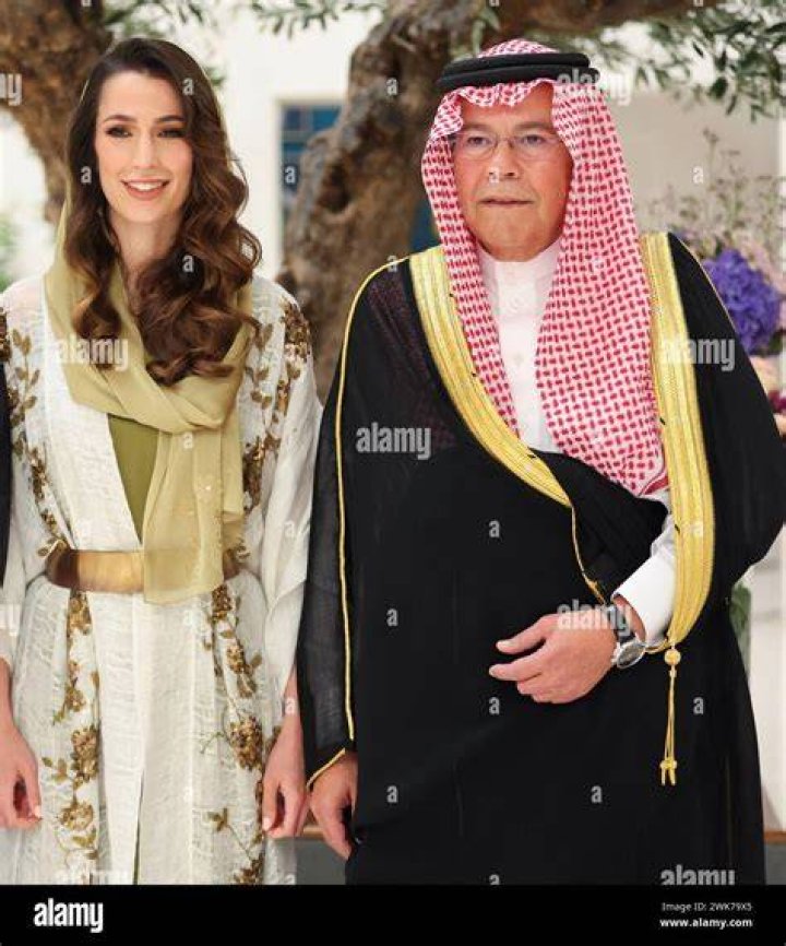 Rajwa Khaled Bin Musaed Bin Saif Bin Abdulaziz Al Saif. NAKPIC.STORE