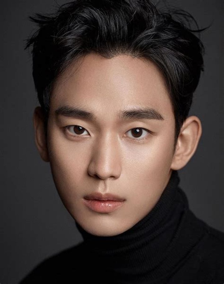 Was Kim Soo Hyun hit by a bomb? Netizens react to Kim Soo Hyun's