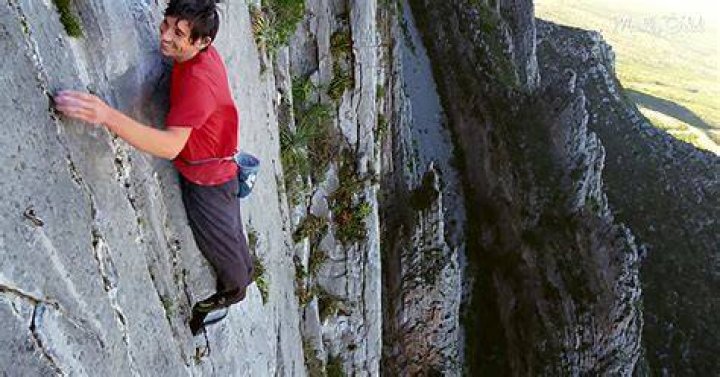 Watch This Man Climb a 1,500Foot Tower Just to Change a Light Bulb